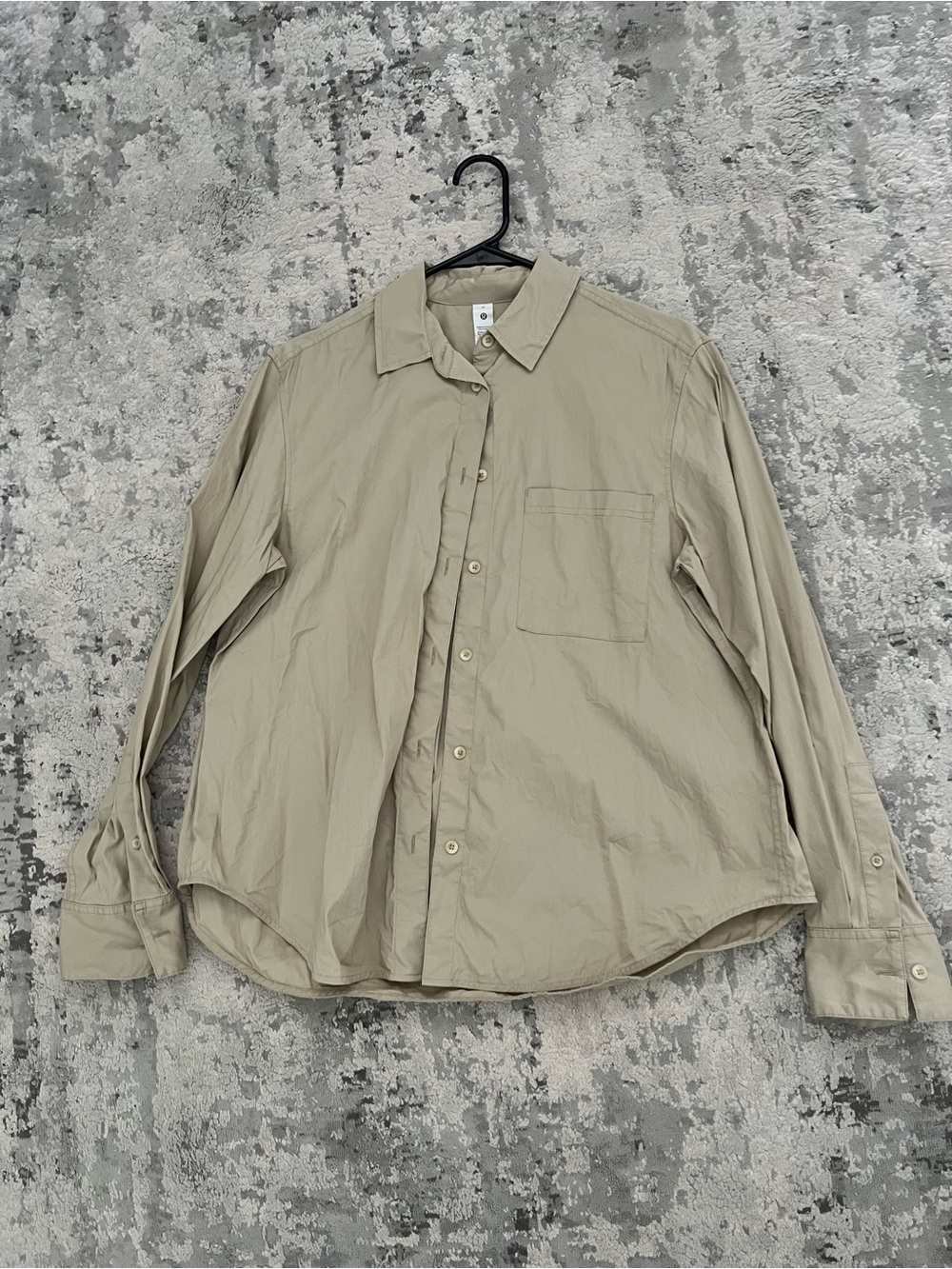 EUC lululemon cotton blend poplin button down shirts size M